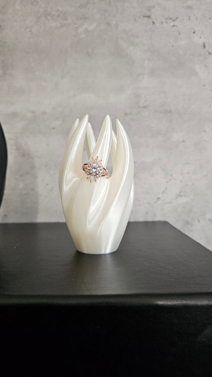 Twisted Style Ring Holder - Minimalist Vriden Ring Display Stand